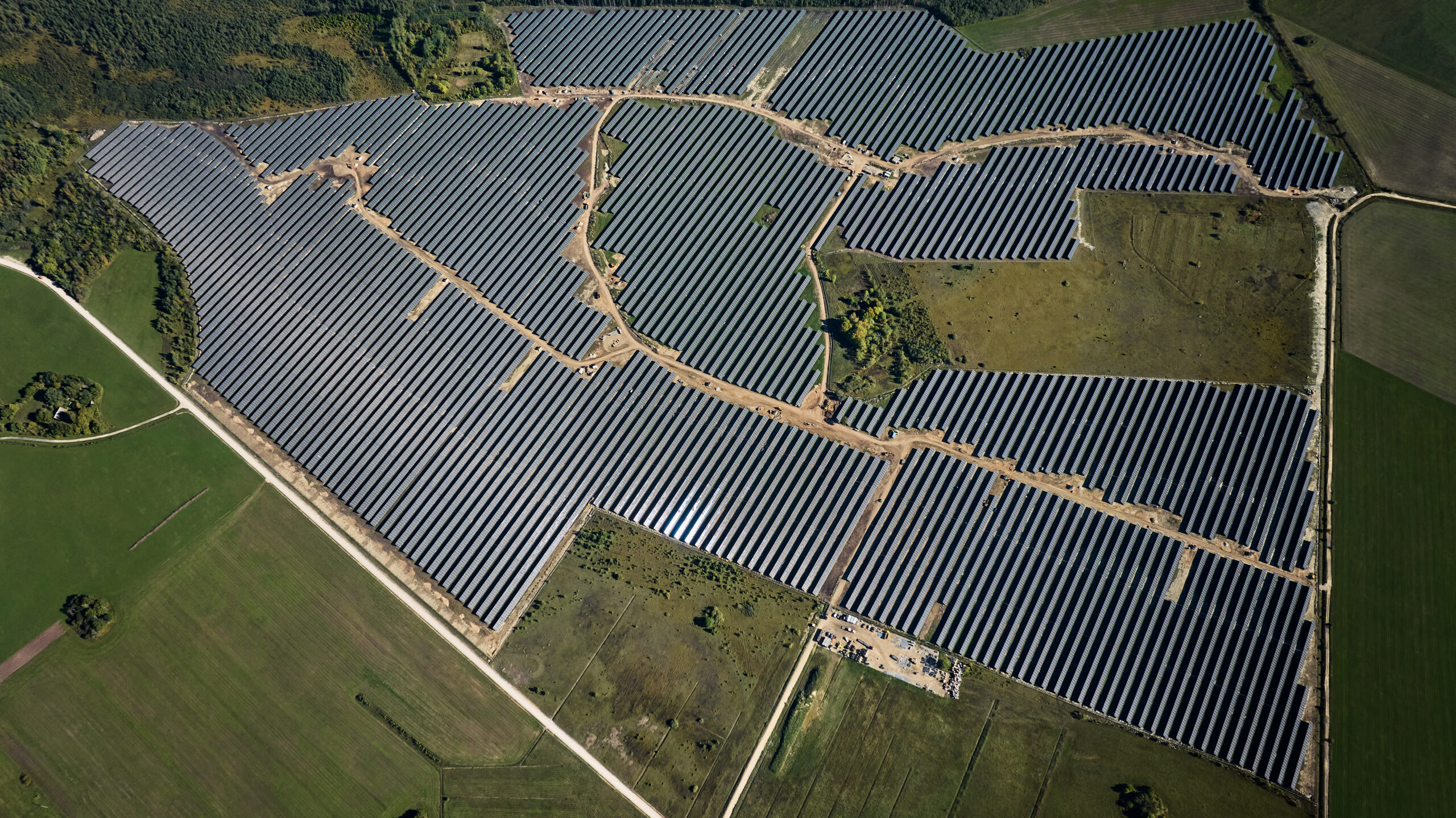 Estijoje startavo didžiausias saulės energijos gamybos ir kaupimo hibridinis projektas