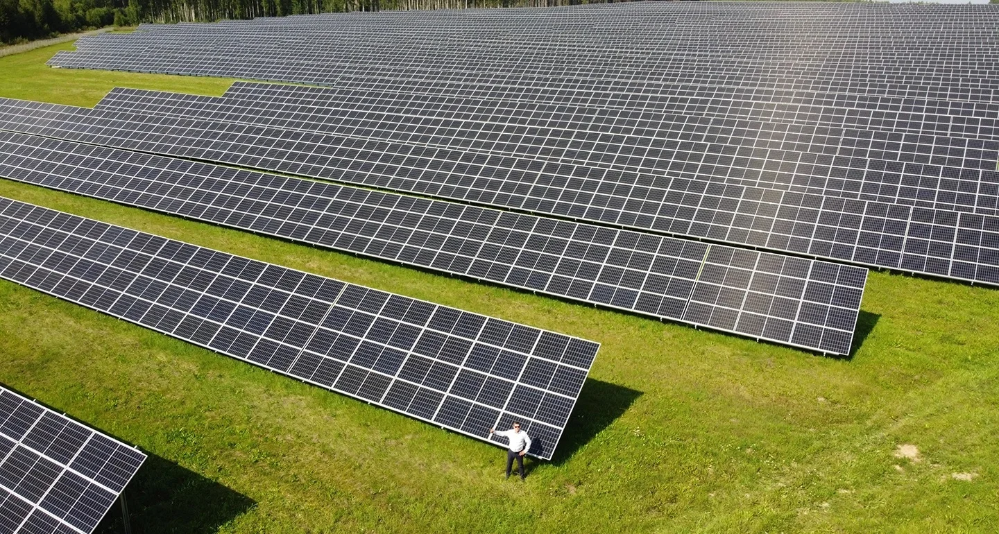 Modus Asset Management bendradarbiaujant su Evecon įsigijo 55 MW galios saulės elektrinių portfelį Latvijoje