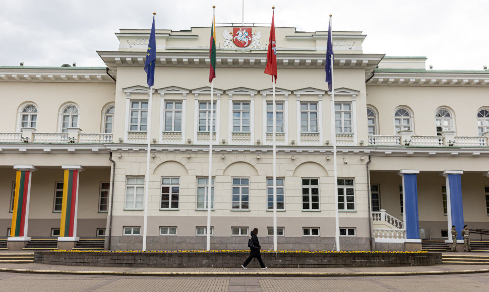 Biržų rajone nutolusioje saulės elektrinėje elektrą gamina LR Prezidento kanceliarija, Vilniaus universitetas ir kitos viešosios įstaigos